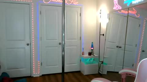 Jazmine Fox online show from May 4, 2026, 4:36 pm