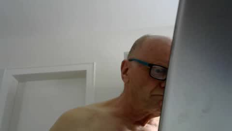 Snapshot of jbiker chatting on April 3, 2026, 9:29 am Jrgen online show from April 3, 2026, 9:29 am