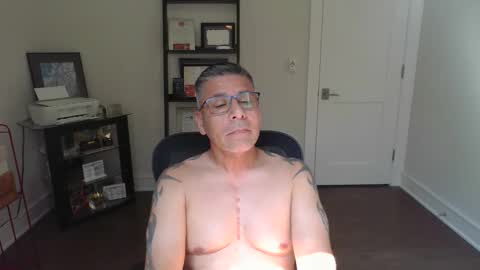 Snapshot of jc1971 chatting on May 4, 2026, 3:19 pm jc1971 online show from May 4, 2026, 3:19 pm