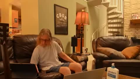 Snapshot of jdineuless chatting on May 17, 2026, 6:26 pm JDinEuless online show from May 17, 2026, 6:26 pm