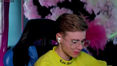 jean_wilsons online show from April 17, 2026, 11:13 am