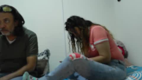 Snapshot of jeans_and_emma chatting on February 26, 2026, 1:26 am jeans_and_emma online show from February 26, 2026, 1:26 am