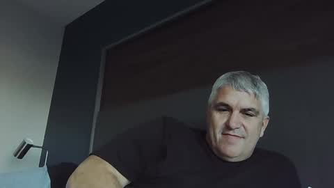 Snapshot of jecko71 chatting on December 20, 2024, 8:01 pm dadbody71 online show from December 20, 2024, 8:01 pm