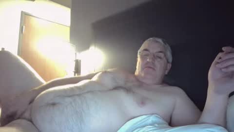 Snapshot of jecko71 chatting on February 16, 2025, 6:32 am dadbody71 online show from February 16, 2025, 6:32 am
