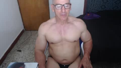 Snapshot of jefmuscletw chatting on May 5, 2026, 2:52 am brayam online show from May 5, 2026, 2:52 am