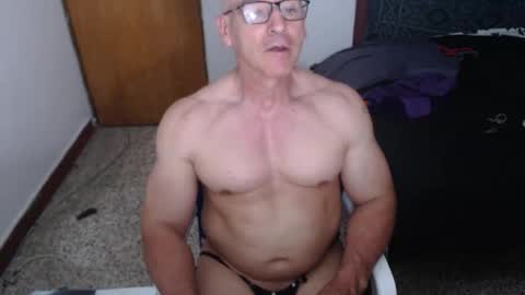 Snapshot of jefmuscletw chatting on May 19, 2026, 1:56 am brayam online show from May 19, 2026, 1:56 am
