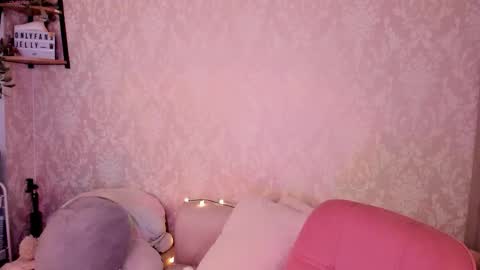 Jelly  online show from December 18, 2025, 11:00 pm