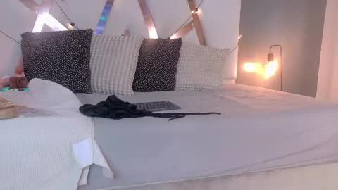 Snapshot of jenacooper__ chatting on April 21, 2026, 3:24 am Jena online show from April 21, 2026, 3:24 am