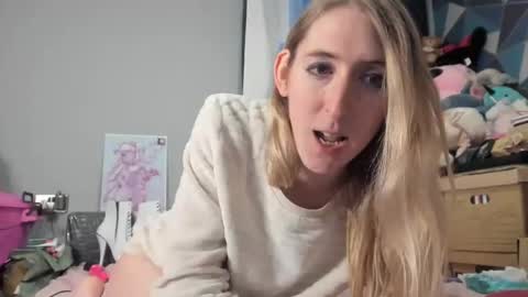 Snapshot of jenbydoll chatting on January 7, 2025, 9:14 pm JenbyDoll online show from January 7, 2025, 9:14 pm
