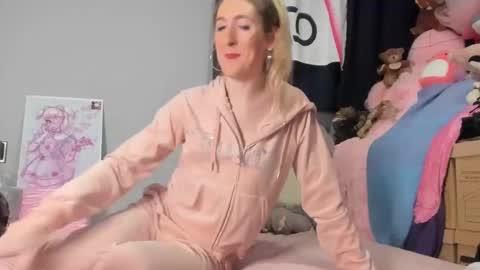 Snapshot of jenbydoll chatting on January 23, 2025, 5:31 pm JenbyDoll online show from January 23, 2025, 5:31 pm