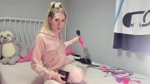 Snapshot of jenbydoll chatting on February 2, 2025, 5:59 pm JenbyDoll online show from February 2, 2025, 5:59 pm