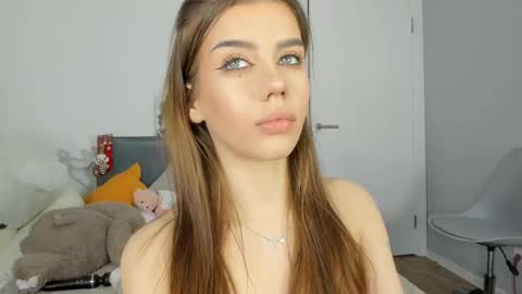 Dolly online show from March 5, 2025, 7:27 pm