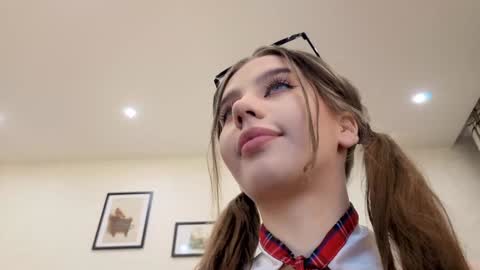 Dolly online show from November 7, 2025, 1:22 pm