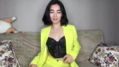 Jenifer online show from September 29, 2025, 7:19 pm