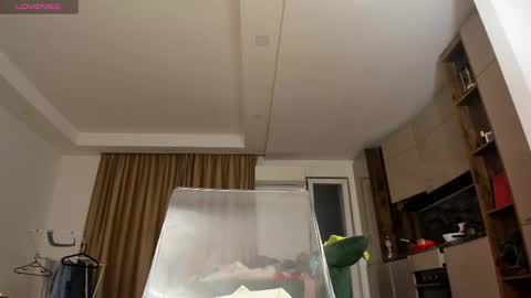 Jeniffer 100 online show from March 20, 2026, 6:46 pm