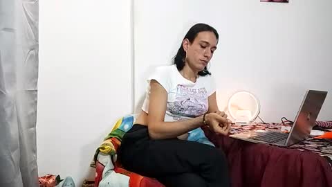  Isabella  online show from December 4, 2025, 7:17 am