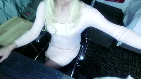 Jenna Cross online show from December 28, 2024, 3:26 am