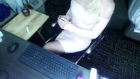 Jenna Cross online show from January 1, 2025, 2:09 am