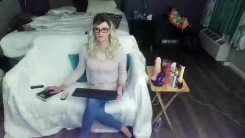 Jenna Cross online show from November 16, 2025, 10:59 pm