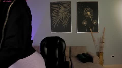 Jenna Olson  online show from November 30, 2025, 11:25 am