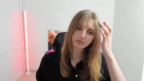 Snapshot of jenniestar chatting on April 6, 2026, 1:23 pm Karla online show from April 6, 2026, 1:23 pm