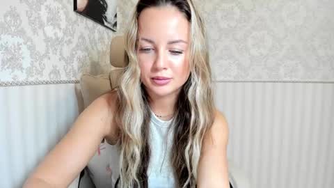 Jennifer online show from October 31, 2025, 6:20 pm