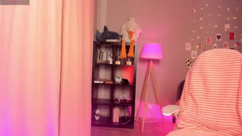 jenniferka online show from May 6, 2026, 5:51 pm