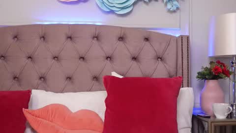 JenniferLovve online show from November 21, 2025, 6:12 am