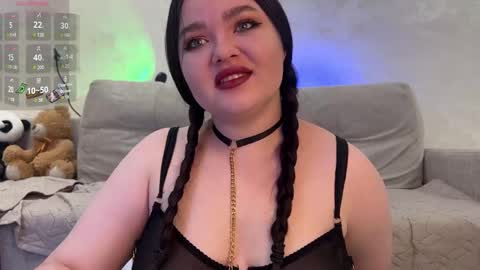 Mila online show from December 8, 2024, 12:19 pm