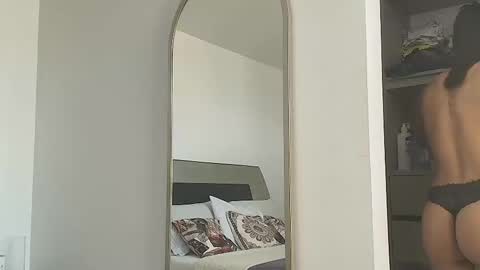 Jenn online show from November 21, 2025, 6:39 pm