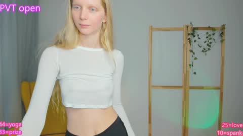 Snapshot of jenny_ames chatting on December 11, 2024, 9:01 pm Jenny  online show from December 11, 2024, 9:01 pm