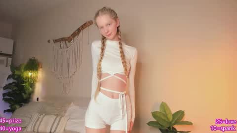 Jenny  online show from December 17, 2025, 8:37 pm