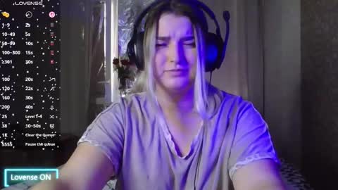 jenny_smitx online show from October 22, 2025, 2:12 am