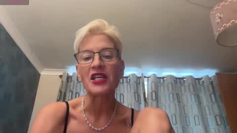 JennyHazel online show from October 16, 2025, 1:12 pm