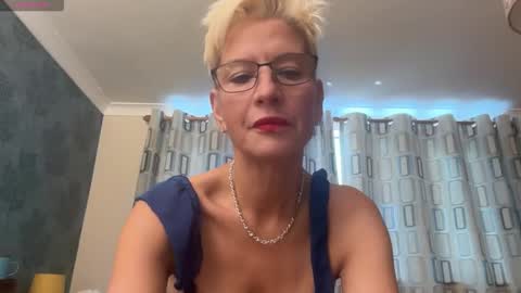 JennyHazel online show from October 19, 2025, 8:37 am