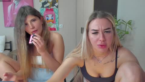 Snapshot of jeremayalove chatting on January 5, 2025, 11:48 am Hi hi We are Jessie and Betti online show from January 5, 2025, 11:48 am