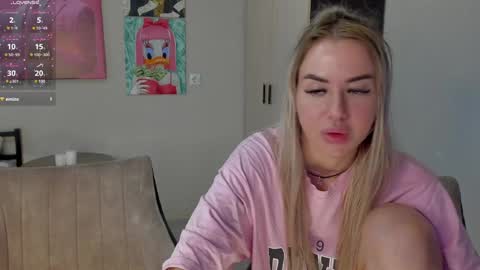 Snapshot of jeremayalove chatting on February 2, 2025, 6:48 am Hi hi We are Jessie and Betti online show from February 2, 2025, 6:48 am