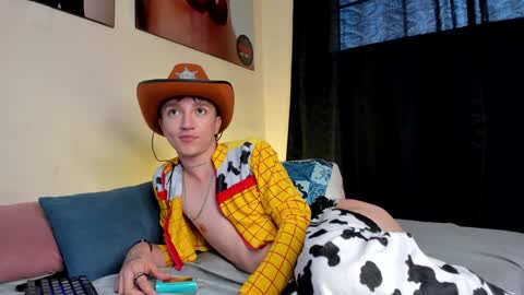 jero independent model online show from January 15, 2025, 12:04 pm