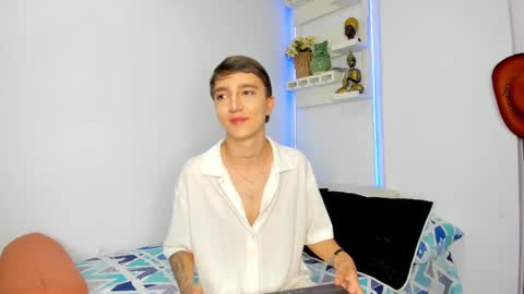 jero independent model online show from October 1, 2025, 2:56 pm