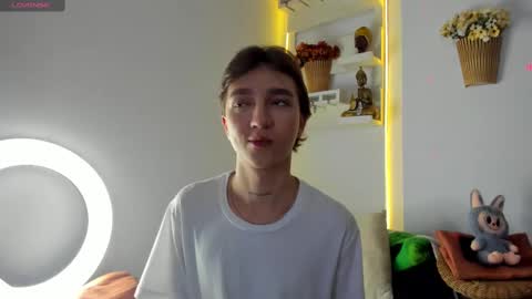 jero independent model online show from November 5, 2025, 6:13 am