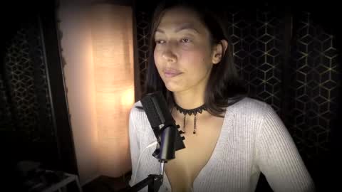 Jessica Gomez online show from April 21, 2026, 2:51 am