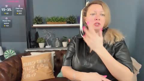 Jessica online show from November 22, 2025, 1:43 pm