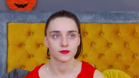 Jessica White online show from November 18, 2025, 5:01 am