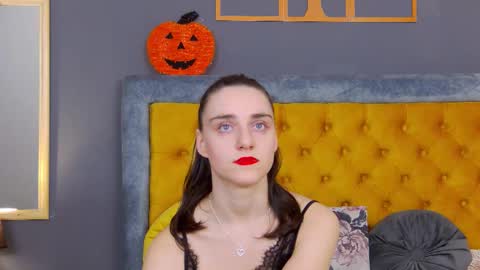 Jessica White online show from November 21, 2025, 4:00 am