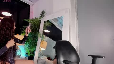 Snapshot of jessicameron chatting on May 5, 2026, 4:09 am JESSI AND NAOMI online show from May 5, 2026, 4:09 am