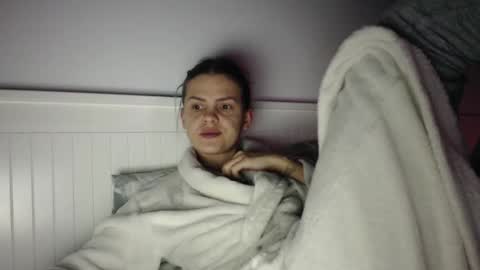 jessieryan online show from November 17, 2025, 5:02 am