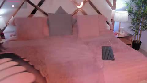 JESSICA STONNE online show from March 6, 2025, 6:41 am