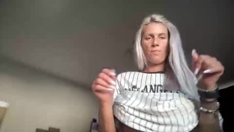Snapshot of jessye_vega chatting on September 16, 2025, 1:45 pm Jessye online show from September 16, 2025, 1:45 pm