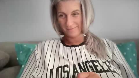 Snapshot of jessye_vega chatting on October 10, 2025, 9:19 am Jessye online show from October 10, 2025, 9:19 am