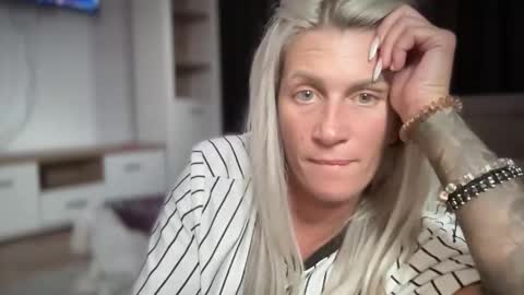 Snapshot of jessye_vega chatting on October 19, 2025, 11:11 am Jessye online show from October 19, 2025, 11:11 am